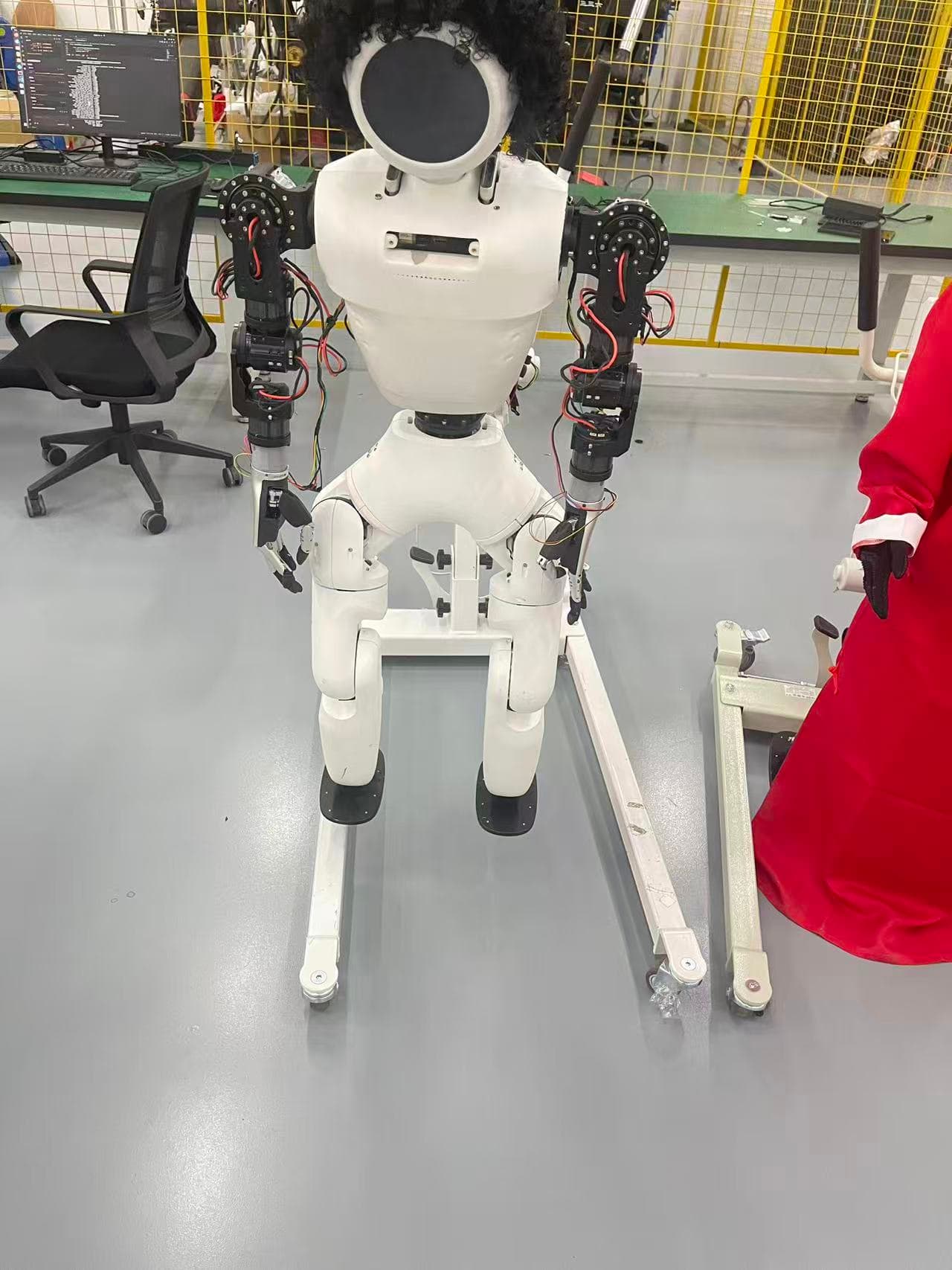 人形机器人正面装配记录